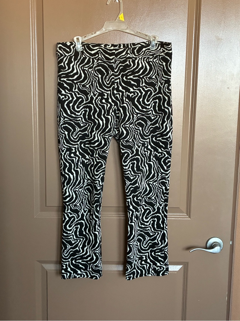 Zara Black and White Abstract Print Capri Pants